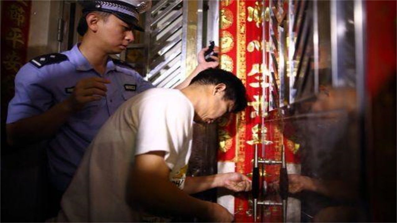 日喀则请开锁师傅开了锁后，师傅